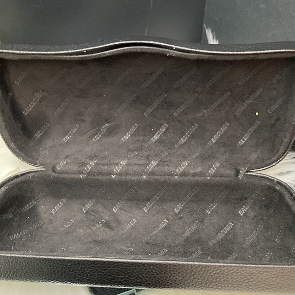 Like New! BALENCIAGA Sunglasses with Balenciaga Hardcase! - Picture 7 of 9